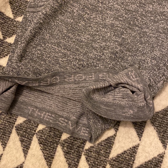 Lululemon swiftly running top size 2 - Picture 2 of 3